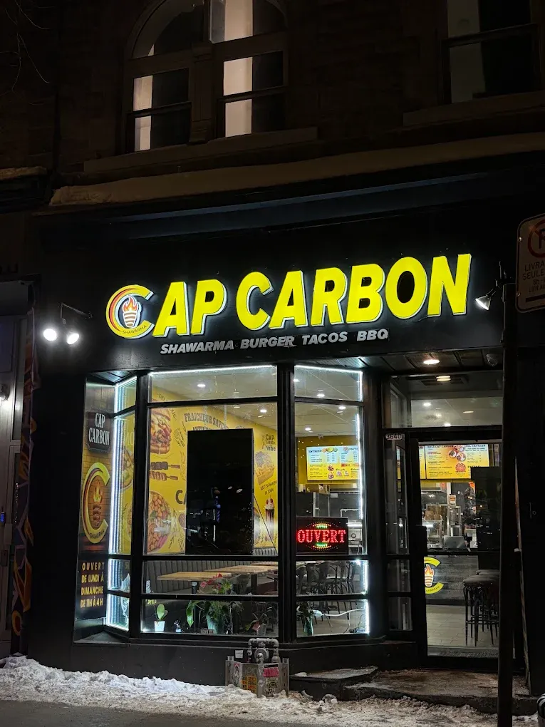 Ambiance du restaurant Cap Carbon, chaleur et braises