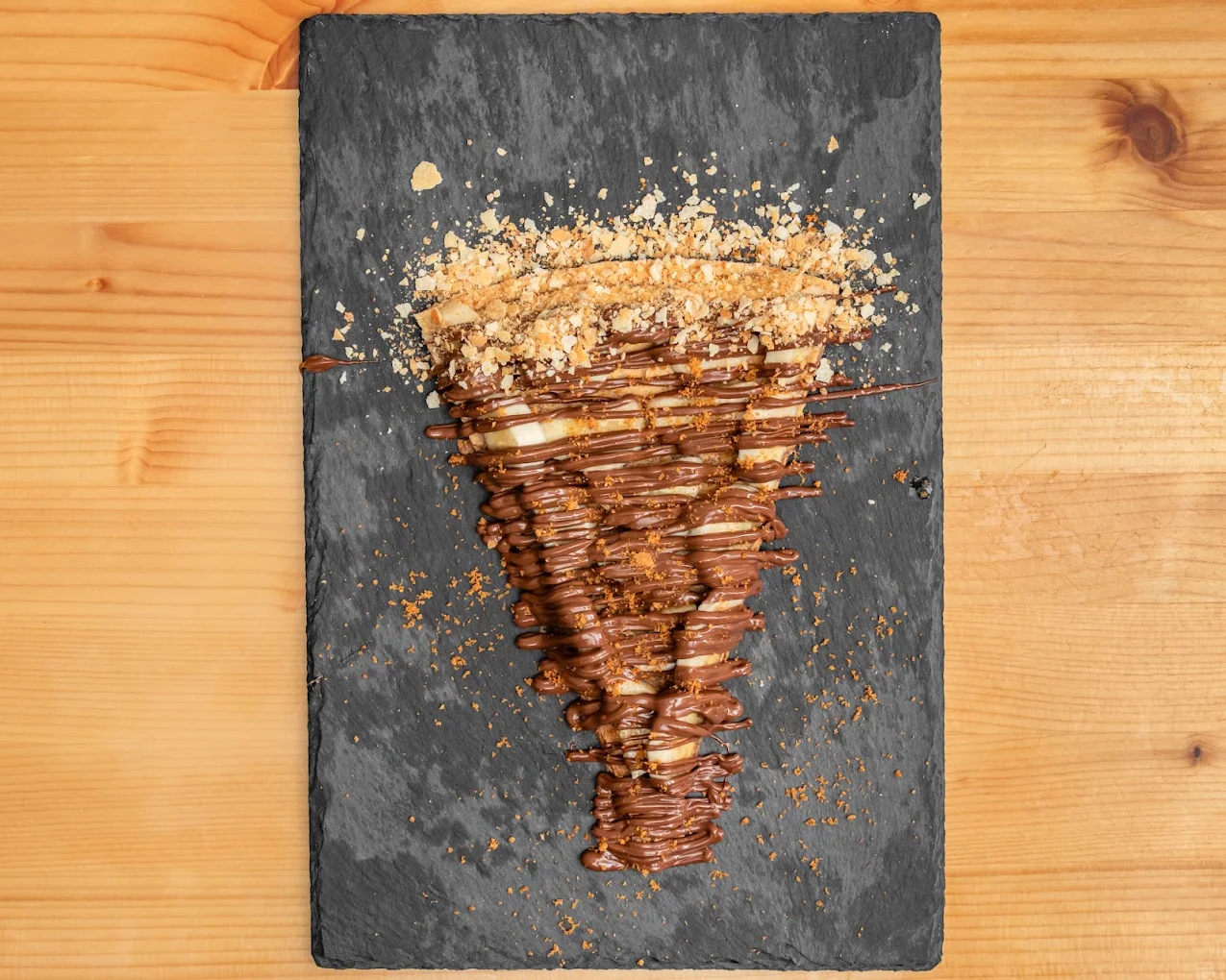Plusieurs tacos pr\u00eats \u00e0 servir, assiette garnie